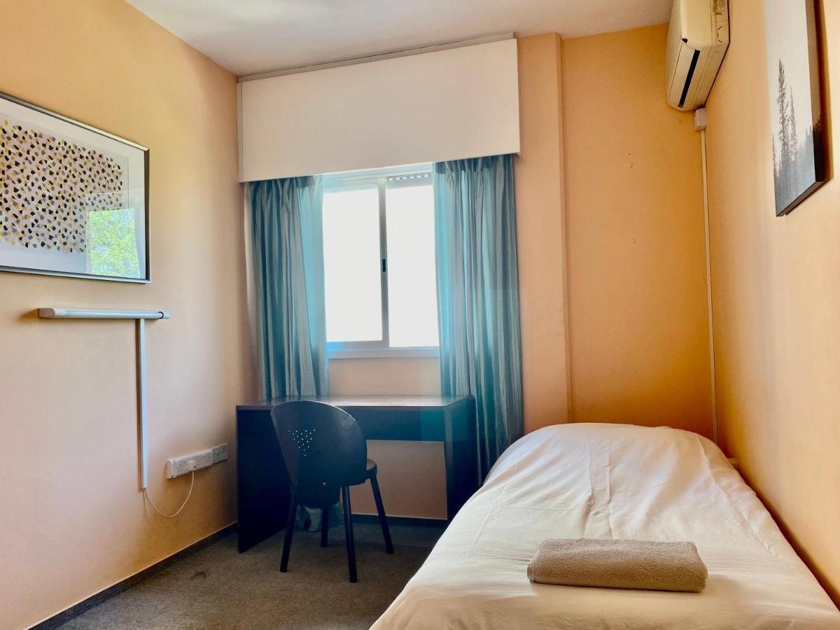 Private Room In A Shared Flat At Best Location Limassol Kültér fotó