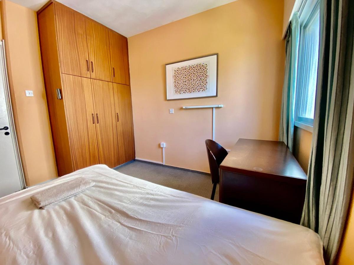 Private Room In A Shared Flat At Best Location Limassol Kültér fotó