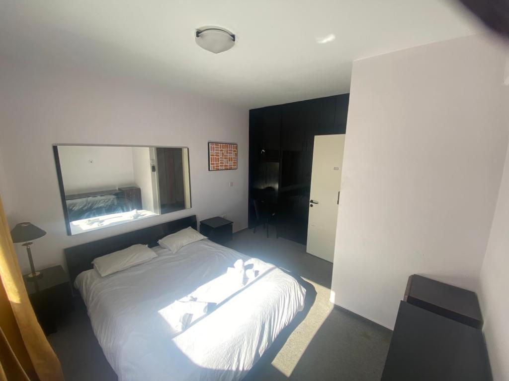 Private Room In A Shared Flat At Best Location Limassol Kültér fotó